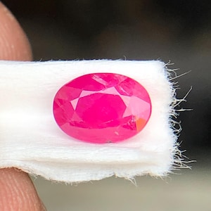 Pinkish Red Ruby Gemstone: Oval Cut July Birthstone, 0.70 Carats