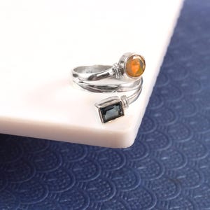 Anel ajustável em prata esterlina 925 com opala etíope e topázio azul | Anel Boho feito à mão | Anel com pedra do mês de outubro | Presente para ela