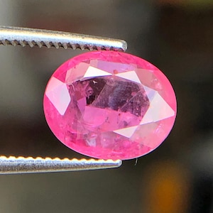 Vivid Pink Ruby Gemstone: 2.3ct Oval Natural Ruby