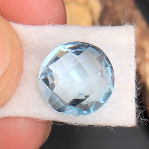 Topaze naturelle bleu ciel : Pierre ronde à facettes de 4,10 carats, 10 mm.