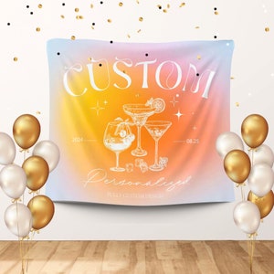 Puede incluir: Un telón de fondo colorido con un degradado de naranja, amarillo y rosa. El telón de fondo presenta un diseño blanco de vasos de cóctel y el texto "CUSTOM Personalized FULLY CUSTOM DESIGN" con las fechas "2024" y "08.25".