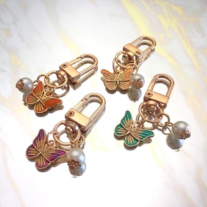 Custom Gold Butterfly Pearl Charm Keychain Key Fob Ring Lock Chain Girls Women Small Mini Gift Idea Girly Cute Aesthetic Friendship charm