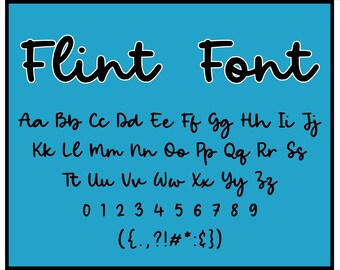 Pode incluir: Um fundo azul com o texto "Flint Font" em letras cursivas pretas. O alfabeto, os números de 0 a 9 e os sinais de pontuação são mostrados na mesma fonte.