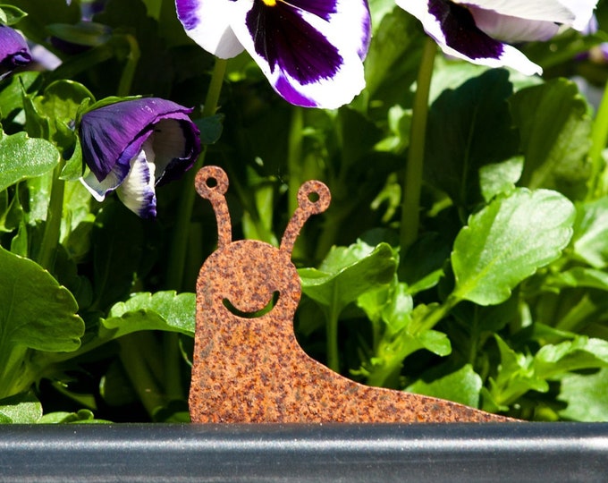 Slug Smiley Happy Face Plant Pot Spike, Rusty Metal Garden Art, Flower Plant Pot Ornament, Window Box Décor, Garden Gifts, Ready To Rust