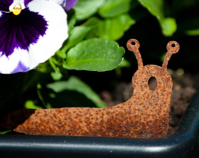 Slug Shocked Opera Face Plant Pot Spike, Rusty Metal Garden Art, Flower Planter Ornament, Window Box Décor, Garden Gifts, Ready To Rust