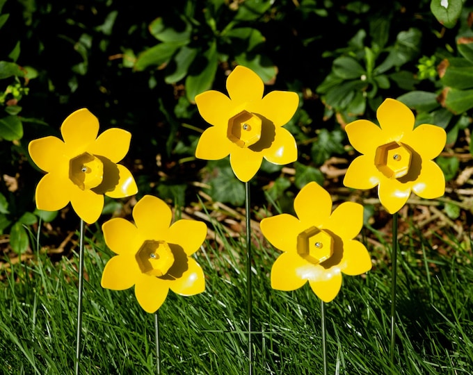 Daffodil Metal Flower stem, Garden Ornament, Indoor Decoration Art, Garden Decoration, Garden Gifts, Welsh Gifts, Yellow Flowers, Memorial