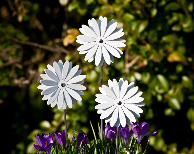 White Daisy Flower stem, White Flower, Garden Ornament, Indoor Decoration Art, Garden Gifts, Memorial Flower Gift, Handcrafted Metal Flower