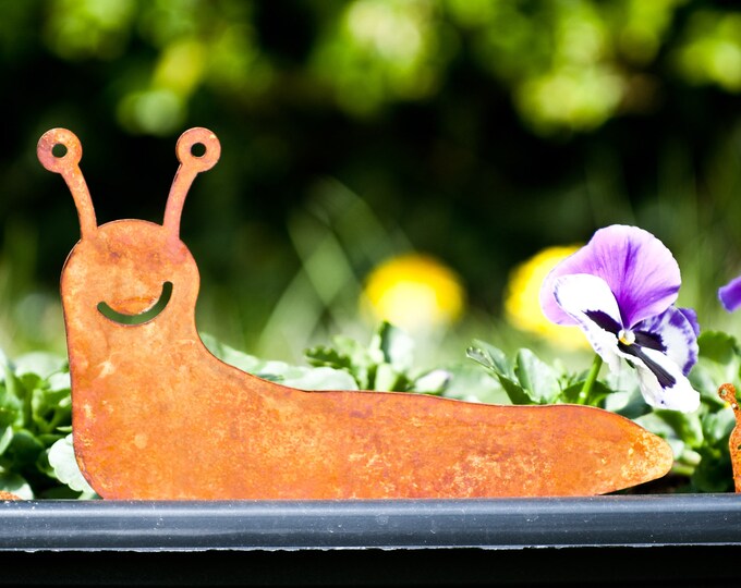 Large Slug Lawn Ornament, Smiley Happy Face, Rusty Garden Art, Flower Border Decoration, Plant Pot Spike, Garden Gifts, Ready To Rust