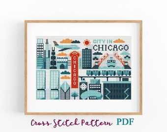 以下が含まれることがあります： シカゴの街の風景を描いたクロスステッチのパターンPDF。"City in Chicago"というテキストと、さまざまな建物、電車、飛行機、そして「シカゴ」と書かれた赤い看板があります。