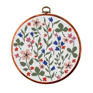 Wilde bloemen. Modern kruissteekpatroon. Getelde kruissteekkaart. Borduurwerk met natuurhoepelkunst. Kleine steek. Pdf direct downloaden