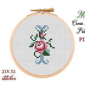 Letra floral I, mini padrão de alfabeto em ponto cruz, flor monograma, amostrador de ponto cruz contado, bordado inicial, download digital em PDF