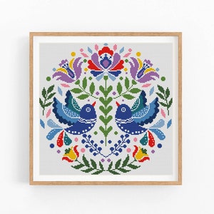 Kruissteekpatroon. Scandinavische volksbloemen, door vogels getelde kruissteekkaart. Natuurborduurwerk. Kussen x-stitch. PDF direct downloaden.