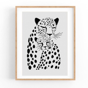 Peut inclure: Illustration en noir et blanc d'une mère léopard câlinant son petit. Les taches du léopard sont détaillées et l'image a un style minimaliste.