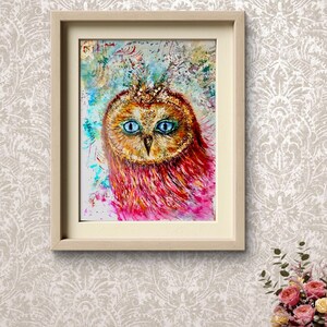 Dipinto originale ad acquerello di un gufo rosa brillante - Arte originale di uccelli su carta, stravagante decorazione da parete con animali selvatici, senza cornice, regalo dipinto a mano