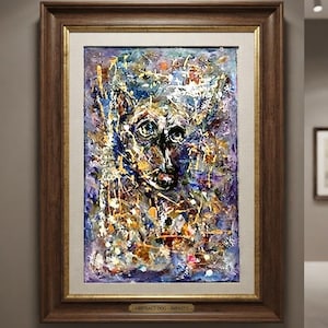 Puede incluir: Una pintura al óleo con técnica impasto de un perro en un marco de madera oscura con borde interior dorado. La obra presenta pinceladas gruesas y texturizadas en tonos morados, azules, amarillos y blancos. Una placa inferior dice "ARSTRACT DOG - IMPASTO".