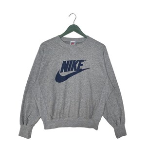Vintage 90s Nike Big Logo Sweatshirt/Size L/Grey Color/Sportswear/Streetwear/Made In Japan/Pullover/Long Sleeve/Crewneck