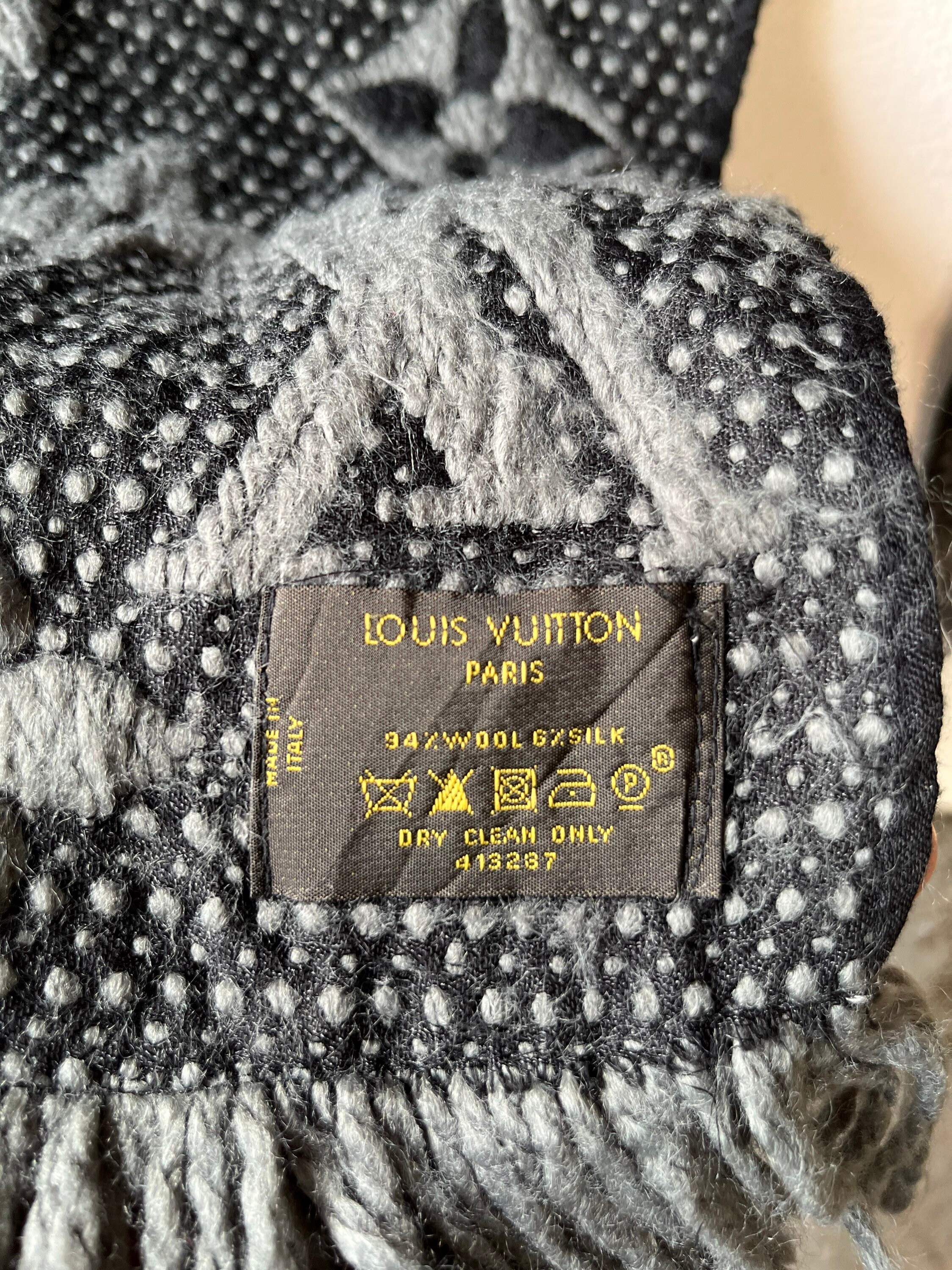 Louis Vuitton Bufanda del mundo 86 cm Monograma Seda 34 pulgadas Gris  púrpura YA29