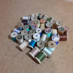 39 vintage wooden spools of thread, retro sewing supplies for decorating upcycling or crafting, thread in greens blues browns tans