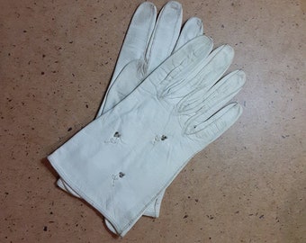 Vintage white leather gloves, retro midcentury fancy ladies church prom wedding gloves for upcycling repurposing display crafting