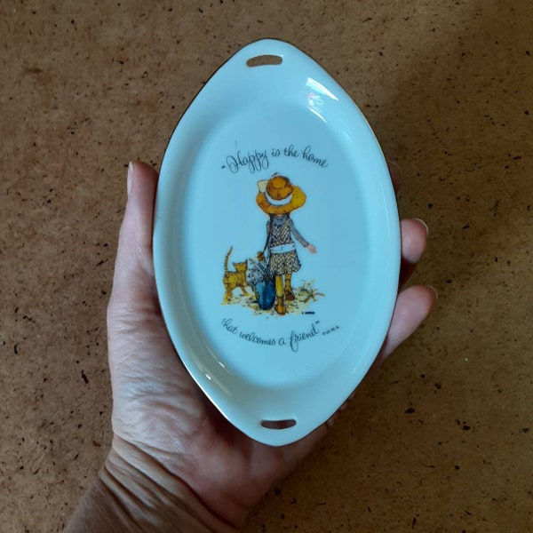 Vintage Holly Hobbie trinket dish, 1970s "Happy is the home that welcomes a friend", porcelain china keepsake country bonnet girl and cat