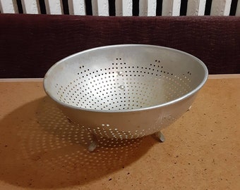 Vintage colander, retro footed metal strainer for repurposing or farmhouse primitive kitchen decoration