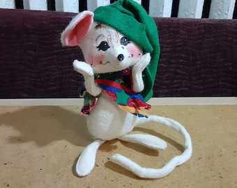 Vintage AnnaLee Winter Flurries Mouse with hat and scarf Christmas decoration, AnnaLee Mobilitee #690400 stuffed felt & wire ornament