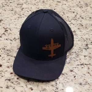 Marinblå EP-3-hatt | Anpassad hatt för vuxna och tonåringar | Vuxenkeps | Marinblå | USA | Platt näbb | Veganskt lädermärke