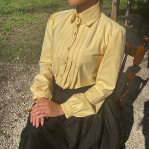 Edwardian shirtwaist with collar, pleats in front, plain blouse in Edwardian, Victorian style