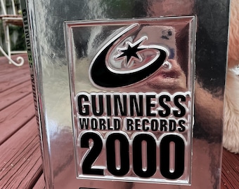 Vintage Guinness Book Of World Records Year 2000 Book, Guinness Book Of World Records Book, Vintage Records Book, Guinness Books, 2000.