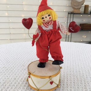 Vintage Music Valentines Clown It’s A Small World Song, Vintage Clowns, Vintage Valentines Day Decor, Clowns, antique Clowns.