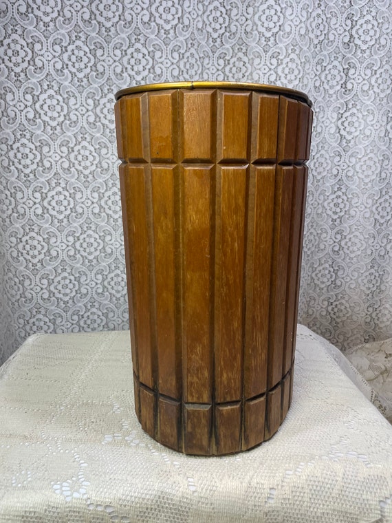 Cesta de basura vintage de madera y metal Cesta de basura de