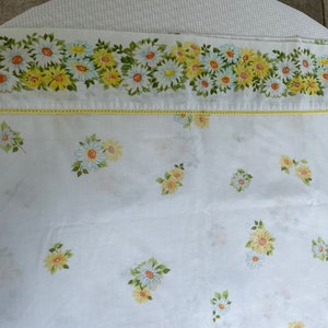 Vintage Twin Floral Daisy Flat Sheet,  Vintage Twin Sheets, Vintage Daisy Sheets, Vintage Twin Flat Sheets, Vintage Yellow Sheets.