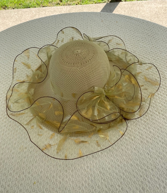 Vintage Sun Hat Gold Feathers, Vintage Sun hats, V