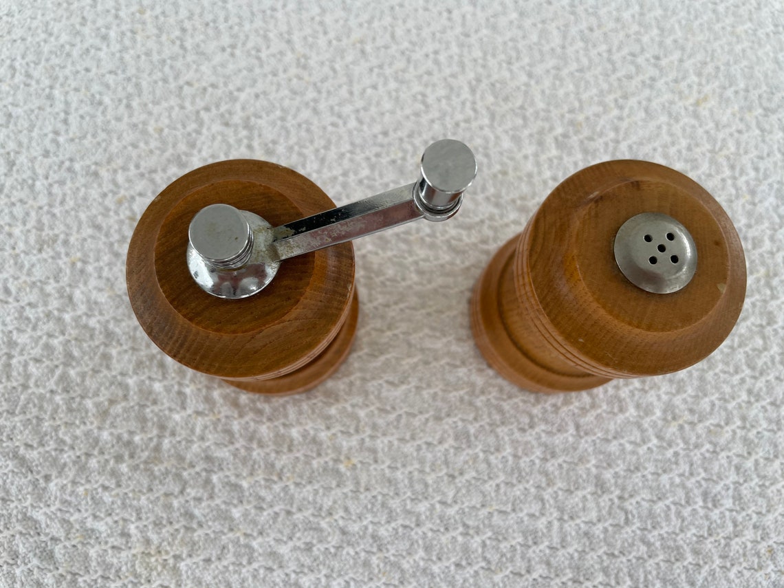 download wooden salt and pepper grinders download wooden salt and pepper grinders