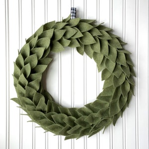 Magnolia Leaf Felt Wreath, Christmas Front Door Wreath, Farmhouse Home Decor, Christmas Wreath, Holiday Decor, Christmas Home