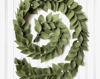 Magnolia Felt Leaf Garland with Wood Bead Berries/Green Felt Leaf Garland/Magnolia Garland/Fall Mantel Decor/Christmas Decor/Spring Home