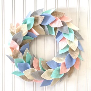 Pastel Felt Leaf Wreath/Spring Decor for Front Door/Wall Decoration for Easter/Light Color Wreath/Spring Home Decoration/Gift for Mom image 2