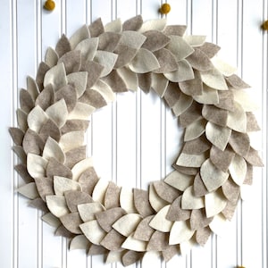 Felt Leaf Wreath with Cream and Oatmeal Leaves/Fall Felt Leaf Wreath/Fall Home Decor/Everyday Wreath/Thanksgiving Decor/Gift for Home