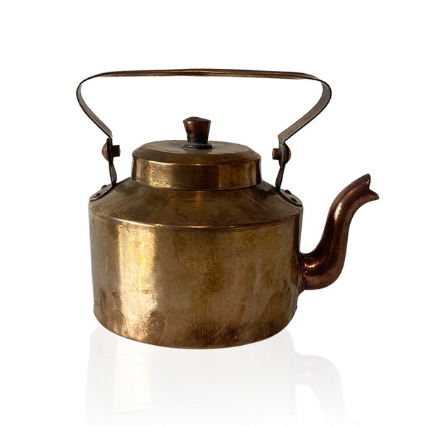 Bouilloire à thé en laiton vintage antique avec soucoupe et tasse, artefact ancien, ustensile ethnique indien, récipient à thé fabriqué à la main, pot de vaisselle à café