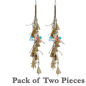 Op de afbeelding: Een paar lange, gouden oorbellen met meerdere kleine belletjes en gekleurde kralen die eraan hangen. De oorbellen zijn gelabeld met "Pack of Two Pieces".