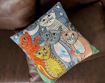 モダンアート猫ファミリークッションカバー、シルク刺繍アクセント