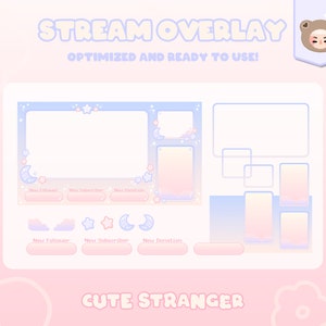 Peut inclure: Une superposition de flux rose et bleue avec un adorable ours en dessin animé dans le coin supérieur droit. La superposition comprend un grand espace blanc pour une webcam, un espace plus petit pour un jeu et plusieurs espaces plus petits pour les alertes. Le texte "STREAM OVERLAY" est en haut de la superposition, et le texte "CUTE STRANGER" est en bas.