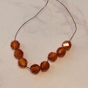 Hessonite Grenat Rond Micro-facettes Pierres précieuses en vrac. Pierres de 2,5 mm. Clarté mentale, dissipe la peur, permet la confiance. HG003