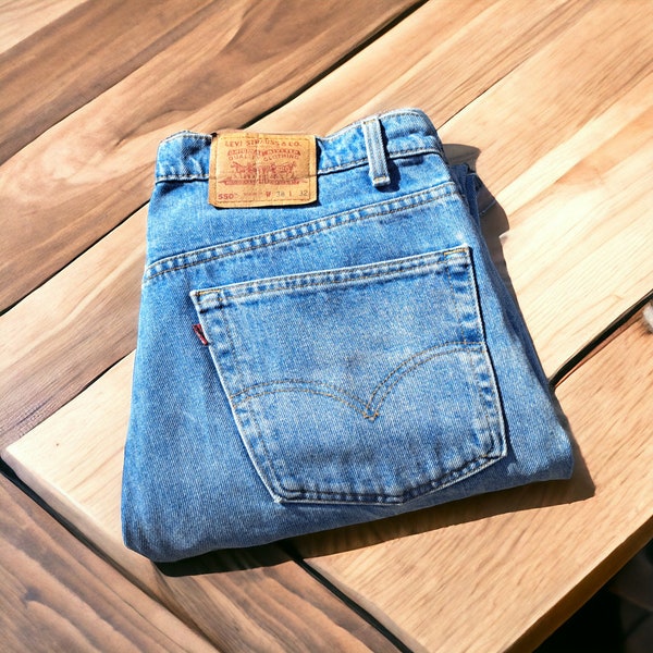 vintage 90S Levis 550 jeans fabriqués aux États-Unis lavage léger coupe décontractée daté 1997 taille w.38 l.32