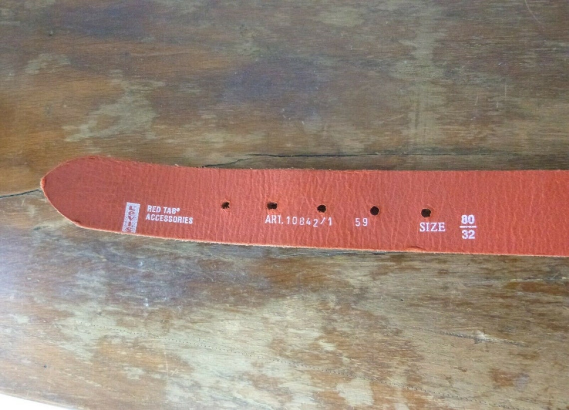 Levis belt cattle skin red tab written levis large tg. 80