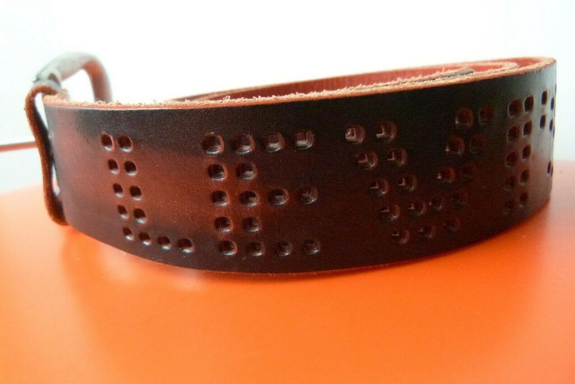 Levis belt cattle skin red tab written levis large tg. 80