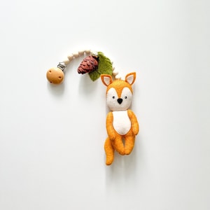 Fox stroller mobile, fox stroller toys , stroller accessory, stroller lanyard, montessory toy, pram felt toy, neutral gender gift
