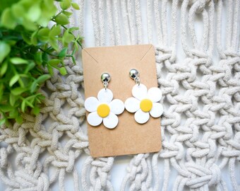 Clay Earrings | Daisy Earrings | Flower Earrings | Lightweight Earrings | Hypoallergenic Earrings