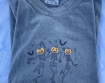 Geborduurd T-shirt met pompoenskelet | Halloween-shirt