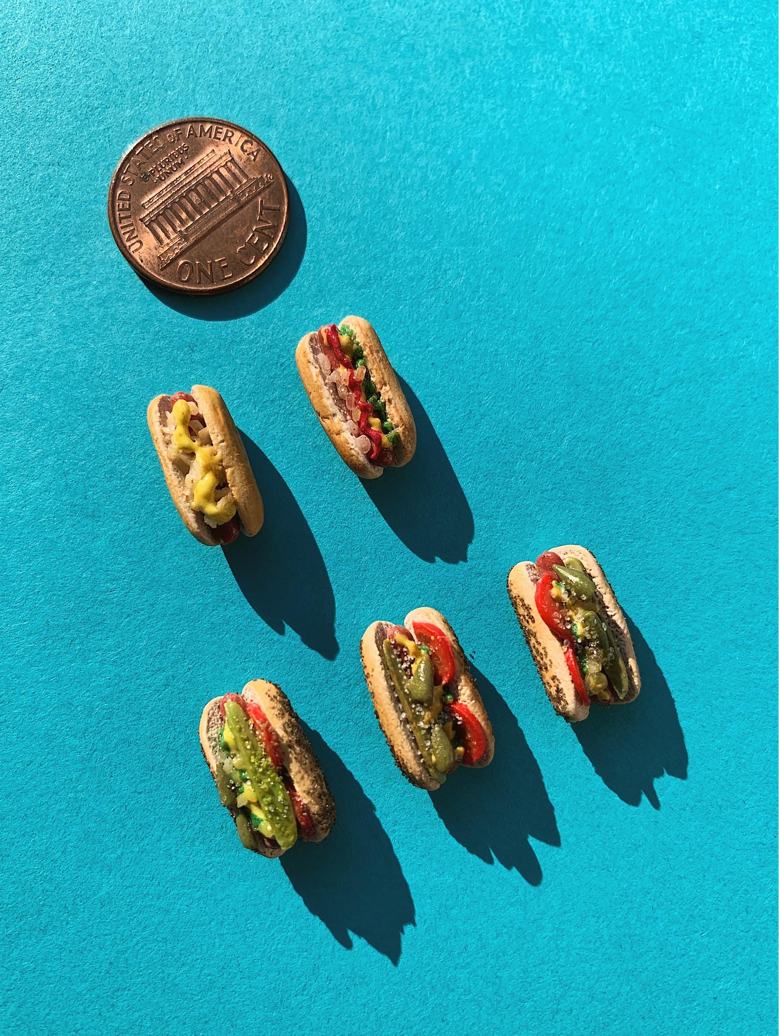 Lotto di 5 pezzi di hotdog semplici in miniatura in scala 1;6-1;12 Lotto di 5 pezzi di hotdog semplici in miniatura in scala 1;6-1;12